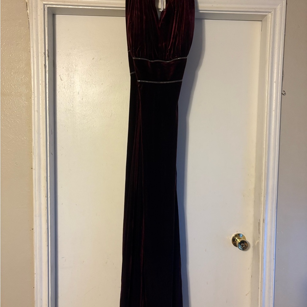 Elegant Burgundy Velvet Gown - Picture 3 of 3